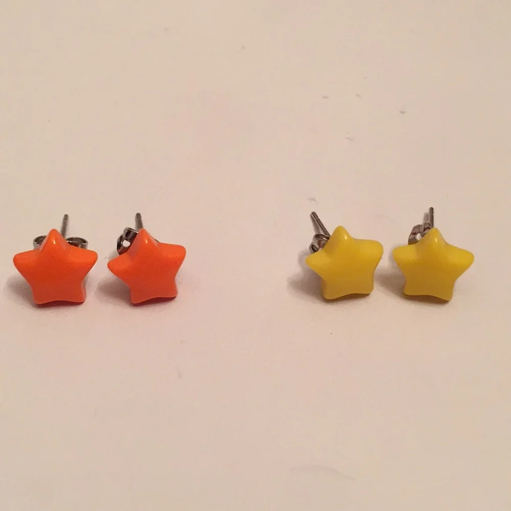 (2) pairs of Vintage Star 💫 Earrings